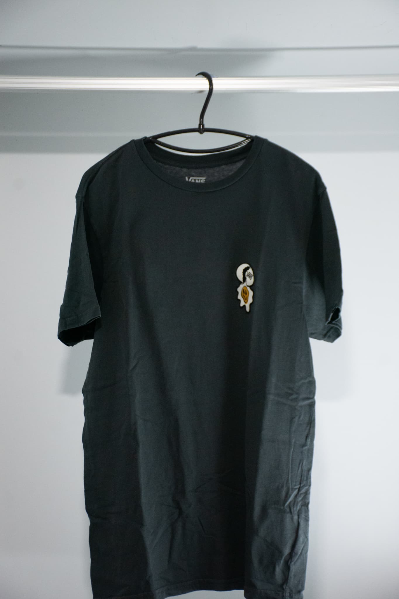 vans 'cracked egg' tee